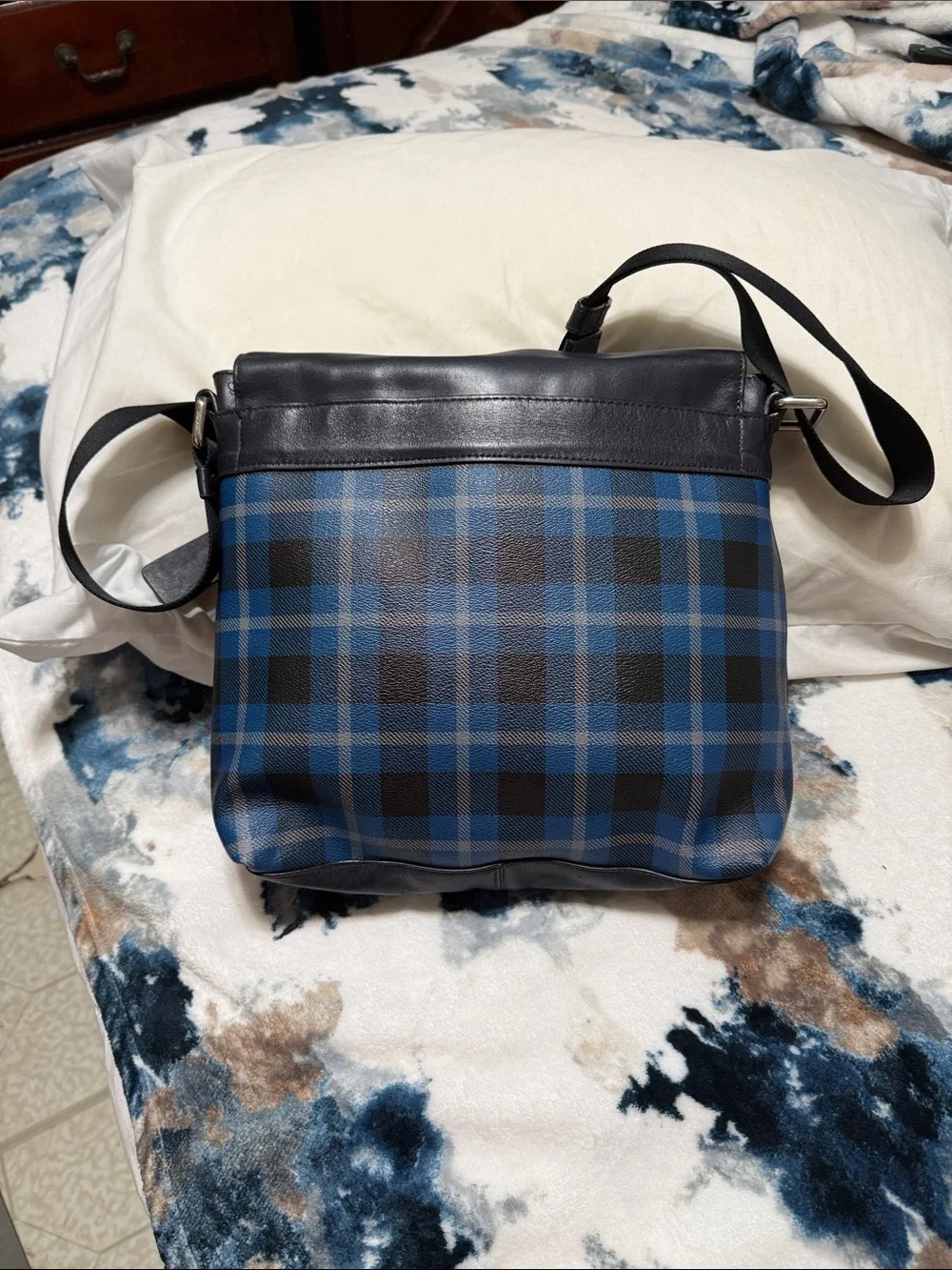 Coach shoulder adjustable